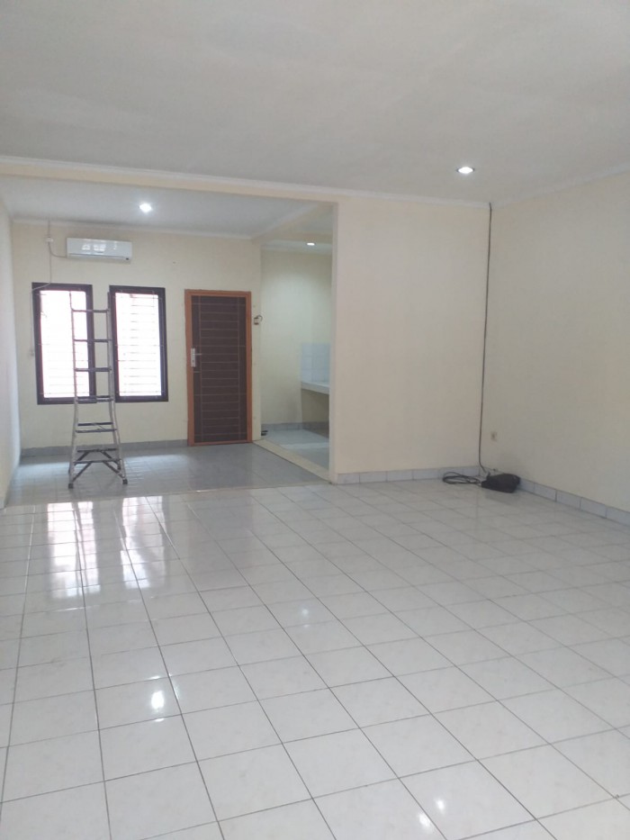 Rumah dijual di Beverly Lippo 